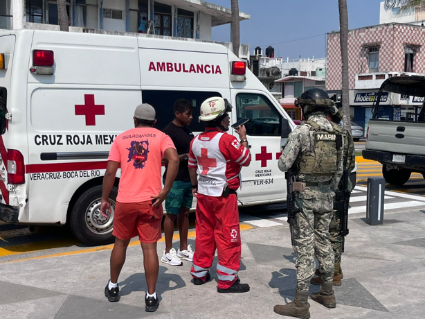Rescatan a mujer de 76 años lesionada en Plaza del Migrante | VIDEO
