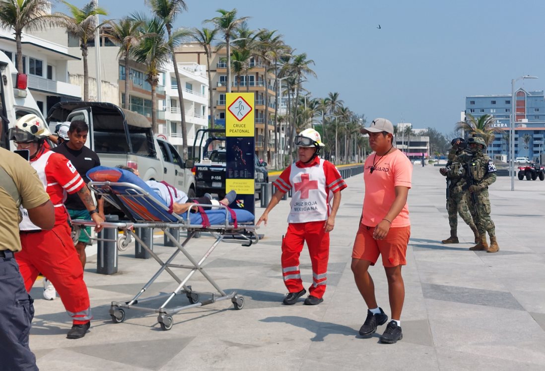 Rescatan a mujer de 76 años lesionada en Plaza del Migrante | VIDEO