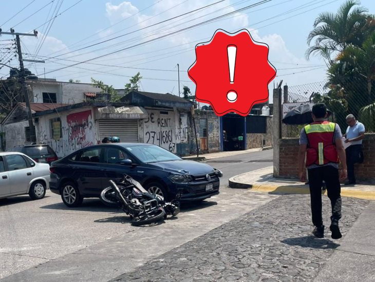 Accidente entre moto y auto deja un herido grave en Fortín