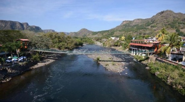 Ambientalistas consiguen amparo para que autoridades atiendan contaminación del río "La Antigua"