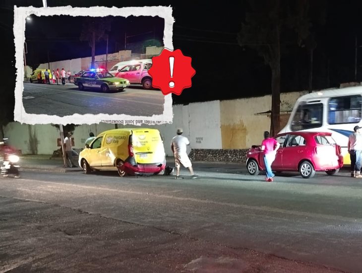 Se registra choque entre camioneta y auto en Nogales