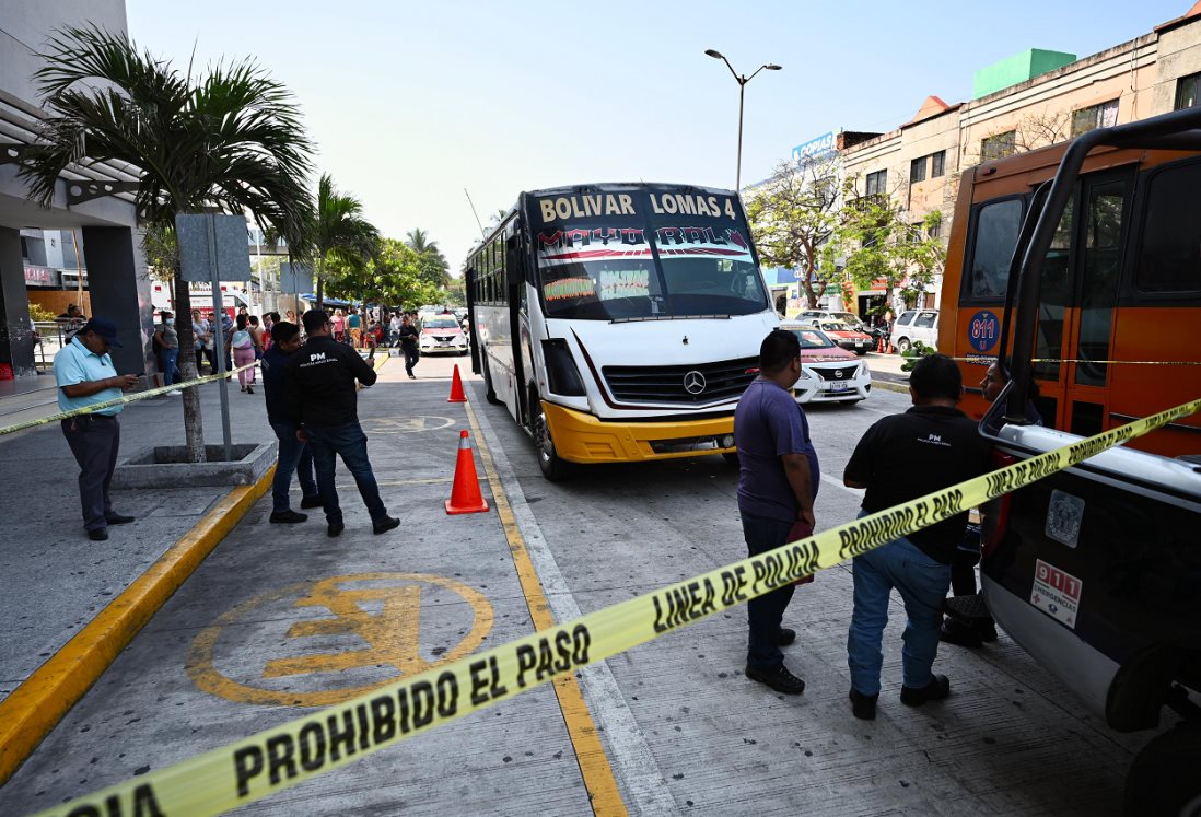 Hombre fallece a bordo de camión de pasajeros frente a Torre Pediátrica de Veracruz