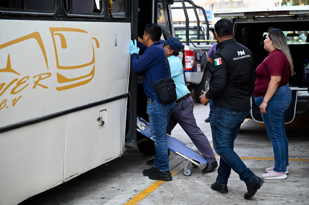 Hombre fallece a bordo de camión de pasajeros frente a Torre Pediátrica de Veracruz