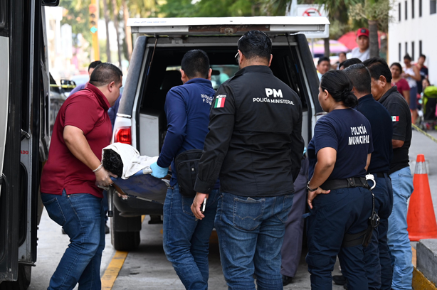 Hombre fallece a bordo de camión de pasajeros frente a Torre Pediátrica de Veracruz