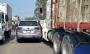 Camioneta  resulta con daños tras ser impactada por tráiler en Martínez de la Torre