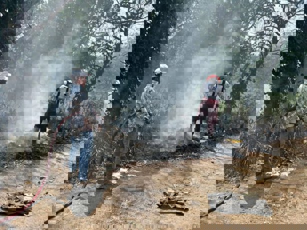 Contienen incendio en pastizal y basurero municipal de Vega de Alatorre