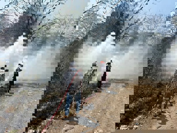 Contienen incendio en pastizal y basurero municipal de Vega de Alatorre