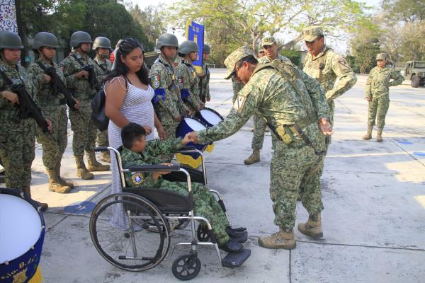 En Cerro Azul, Carlos Jahen Nava se convierte en Soldado por un Día