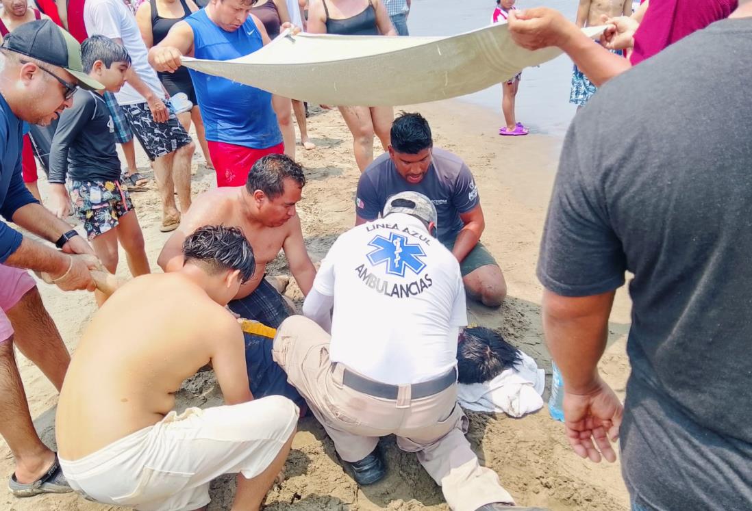 Rescatan a turista adolescente de morir ahogado en playa Villa Rica, Veracruz