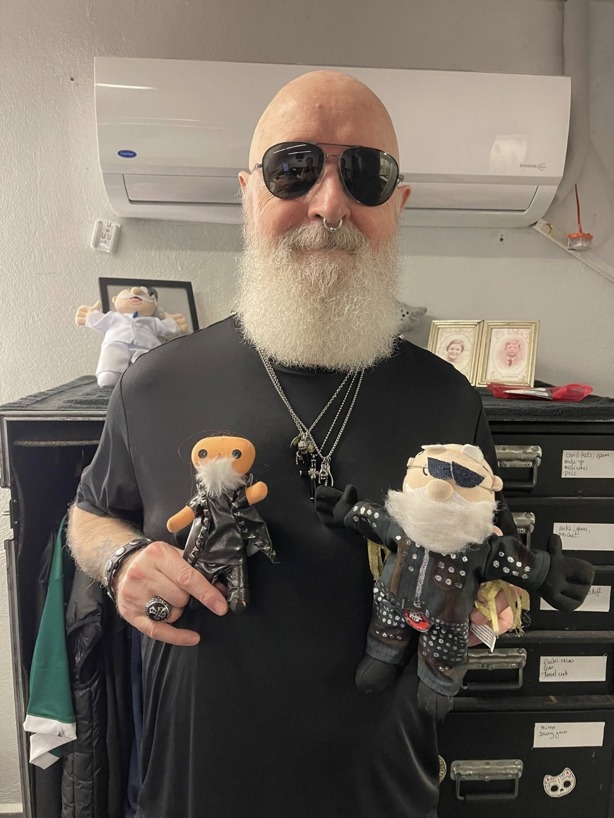 Rob Halford agradece a fans mexicanos y presume su Doctor Simi en redes