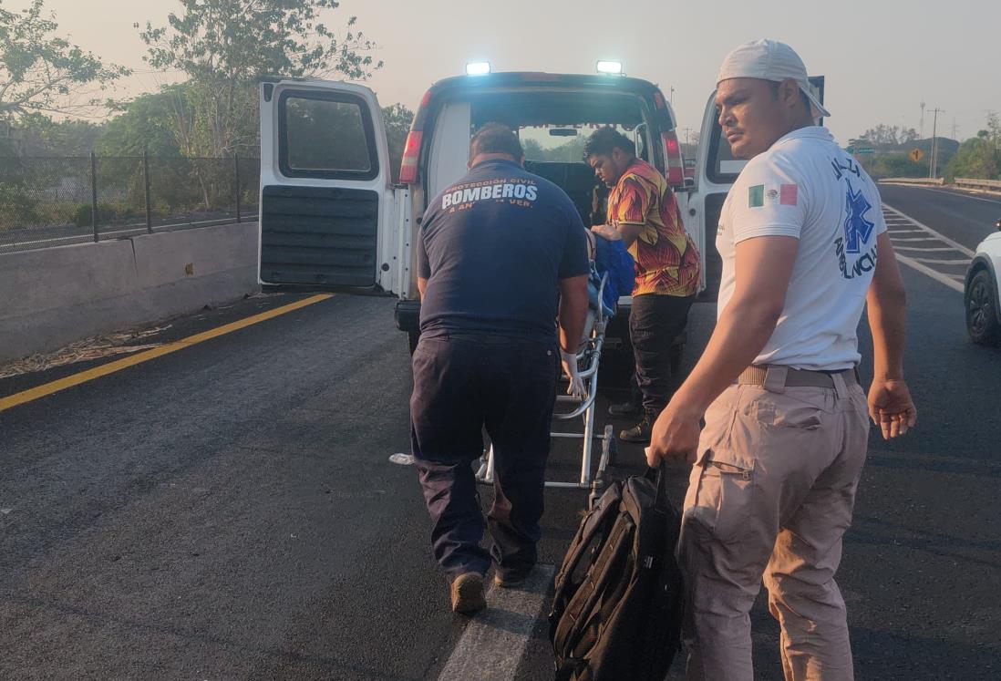Motociclista en Cardel sufre accidente y termina en hospital