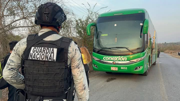 Hombres armados atacan autobús en Veracruz: chofer y pasajero secuestrados, hay un herido