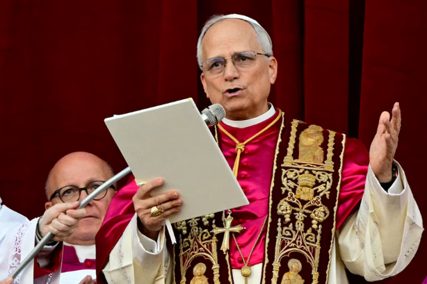 Humo blanco; anuncian nuevo Papa en el Vaticano (+Video)