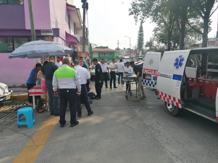Un susto en Tránsito, hombre en Xalapa se descompensa mientras hacía trámites