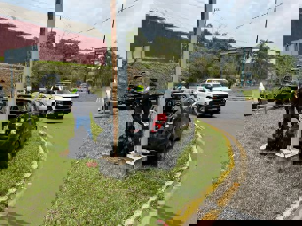 Impacto en cadena, Jetta lanza Spark contra poste en bulevar Xalapa-Coatepec
