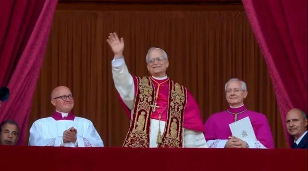 Humo blanco; anuncian nuevo Papa en el Vaticano (+Video)