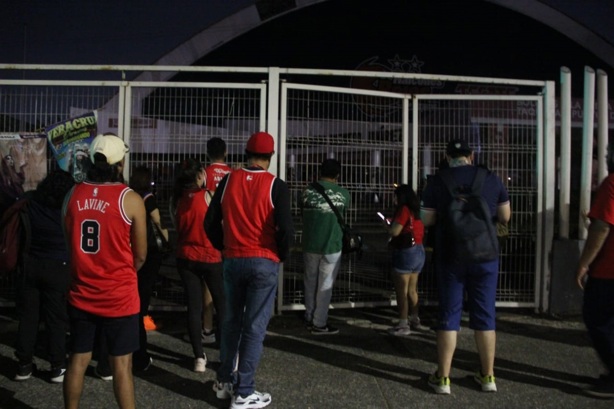 Con todo y apagón.. ¡ganan las Rojas!