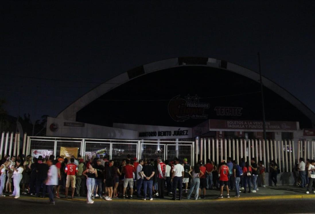 Con todo y apagón.. ¡ganan las Rojas!
