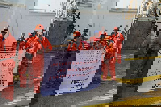 Pemex: empresas contratistas continúan en paro indefinido y mantienen plantón en refinería de Minatitlán | VIDEO