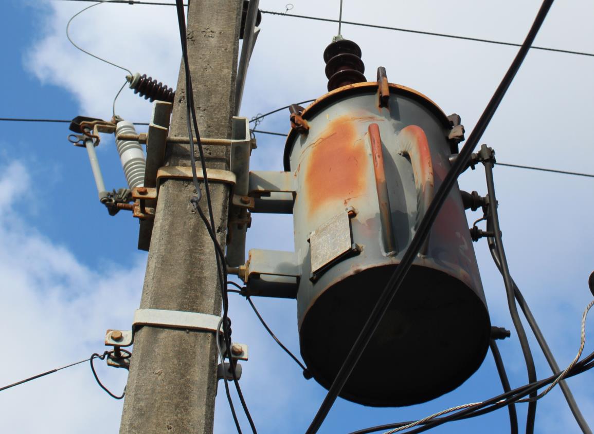 Choapenses enfrentan constantes fallas en el suministro eléctrico por sobrecarga de transformadores