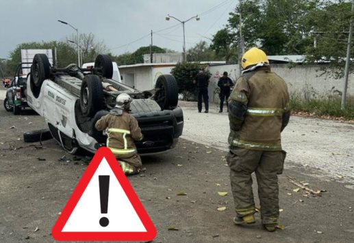 Camioneta queda volcada en Vega de Alatorre