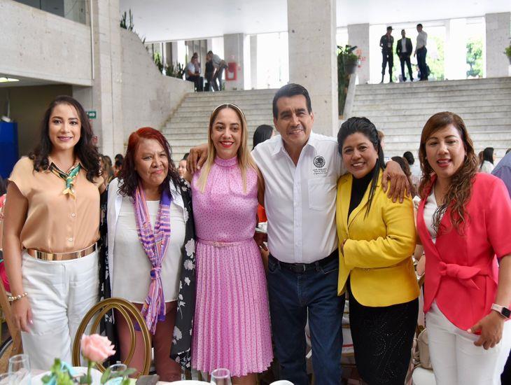 En el Congreso del Estado de Veracruz festejan a madres trabajadoras