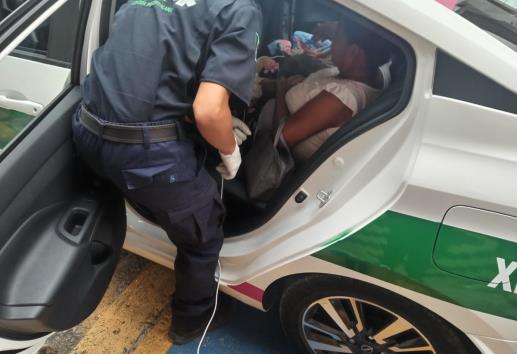 Anciana muere en taxi de Xalapa cuando la trasladaban a médico