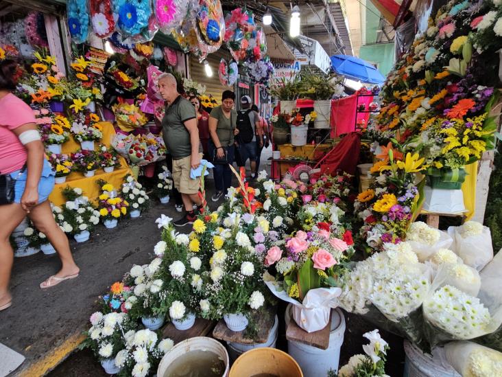 Listos para la venta de flores para las madres en Poza Rica