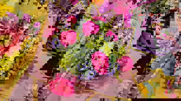 Listos para la venta de flores para las madres en Poza Rica