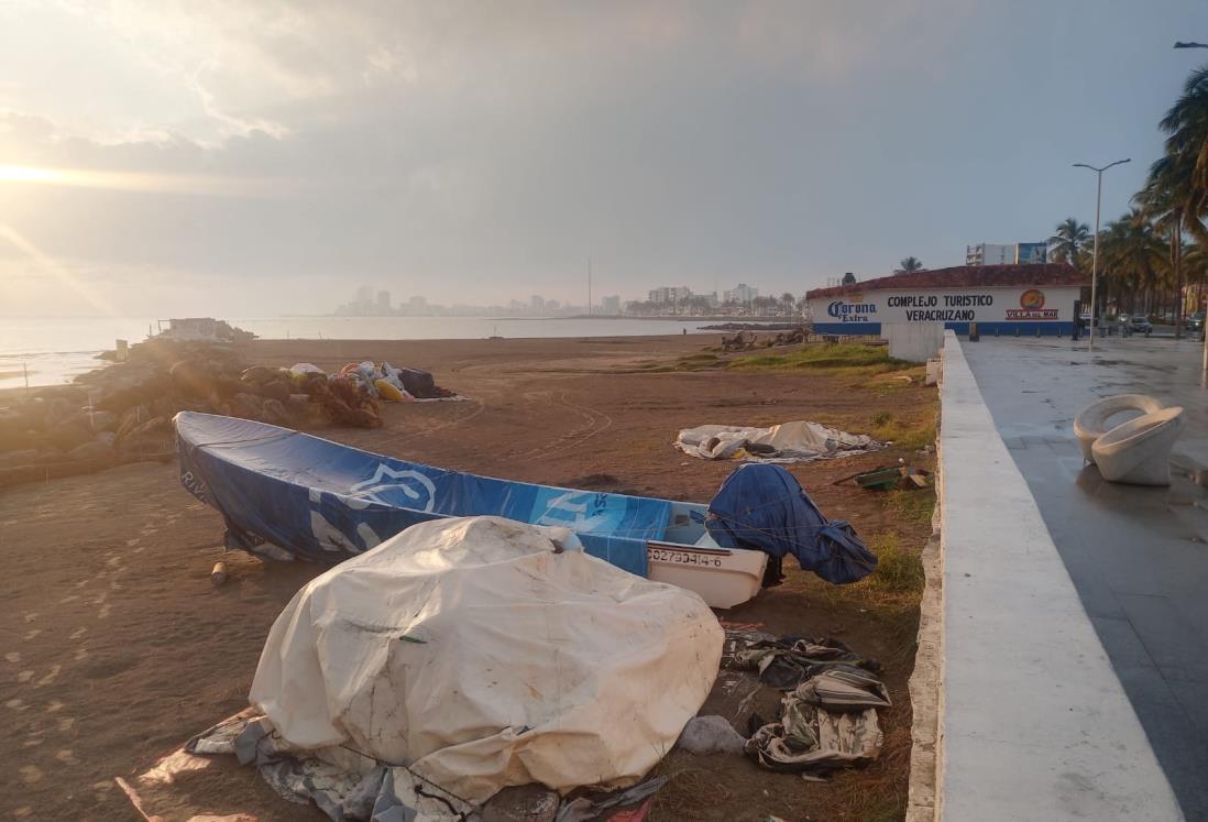 Pescadores de Veracruz amarran sus lanchas ante el ingreso del Frente Frío 42
