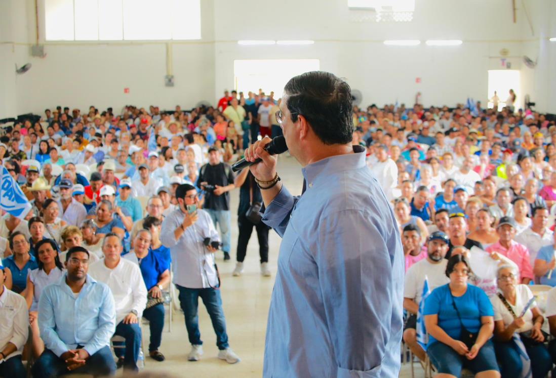 Tavo Ruiz, Jorge Romero y Santiago Taboada reúnen a cientos de alvaradeños en la cabecera municipal