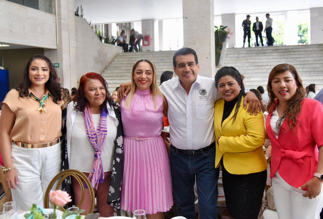 En el Congreso del Estado festejan a madres trabajadoras