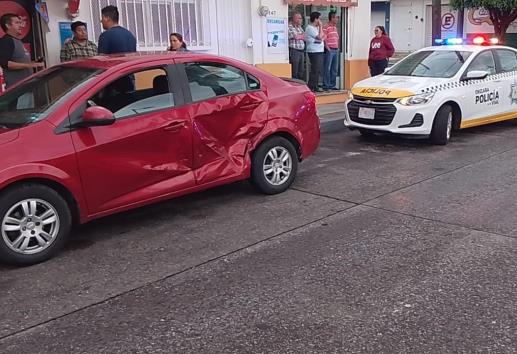 Se registra fuerte accidente en colonia de Orizaba