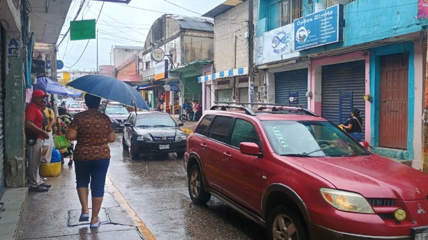 Frente frío 42: Lluvia da grata sorpresa tras ola de calor en Agua Dulce