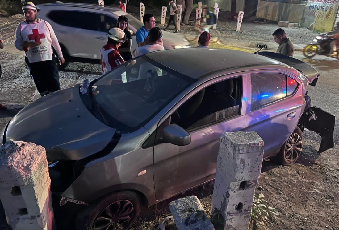 Tren impacta auto en la zona de Tejería; conductor sobrevive de milagro