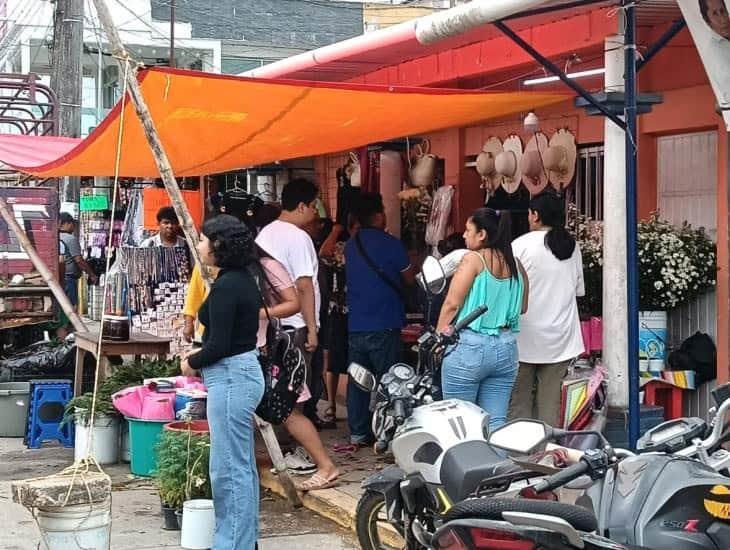 Comercio en Moloacán registra notoria actividad por el Día de las Madres