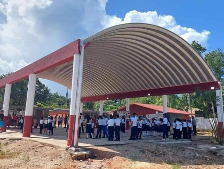En abandono se encuentra primaria en Las Choapas, no tiene electricidad ni personal de limpieza