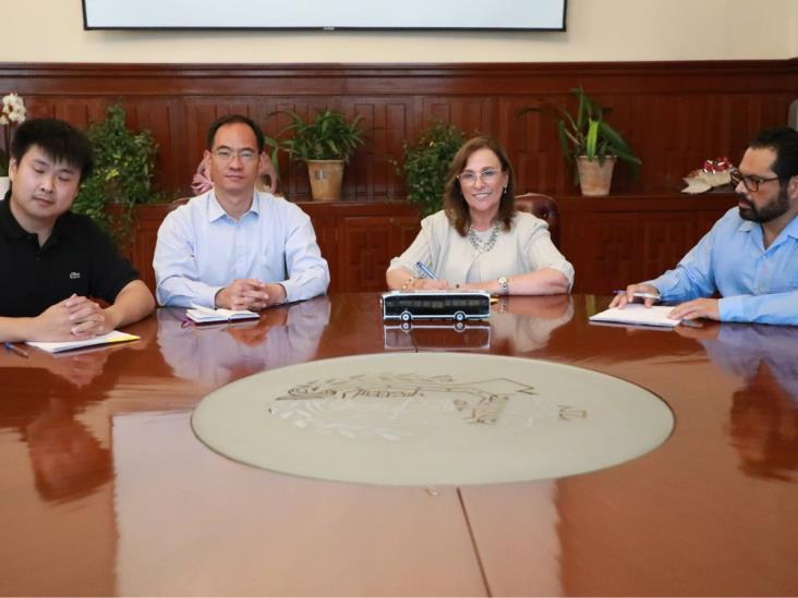 Gobierno de Veracruz firma compra de camiones híbridos Ulúa