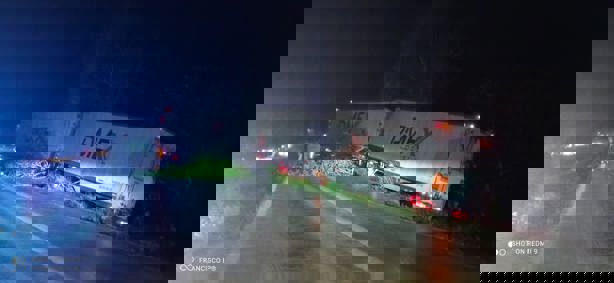 Percance de tráiler paralizó la carretera Las Trancas a Coatepec