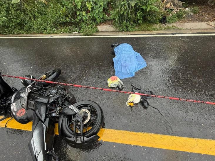 Fatal accidente en la Tlapacoyan-Atzalan; motociclista muere y responsable escapa