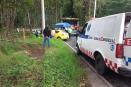 Auto sin frenos embiste moto y choca contra poste en la carretera Banderilla-Jilotepec