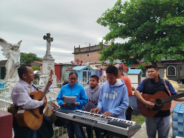 En Misantla, con fe honran a las madres que ya no están