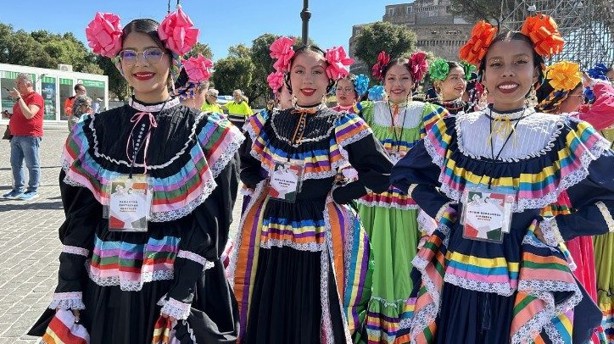 Jóvenes danzantes de Veracruz participan en Jubileo de Bandas 2025 del Vaticano