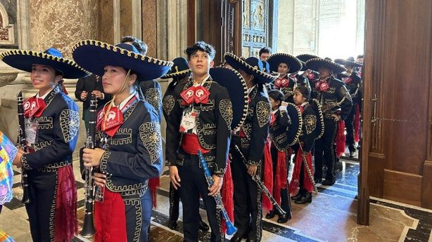 Jóvenes danzantes de Veracruz participan en Jubileo de Bandas 2025 del Vaticano