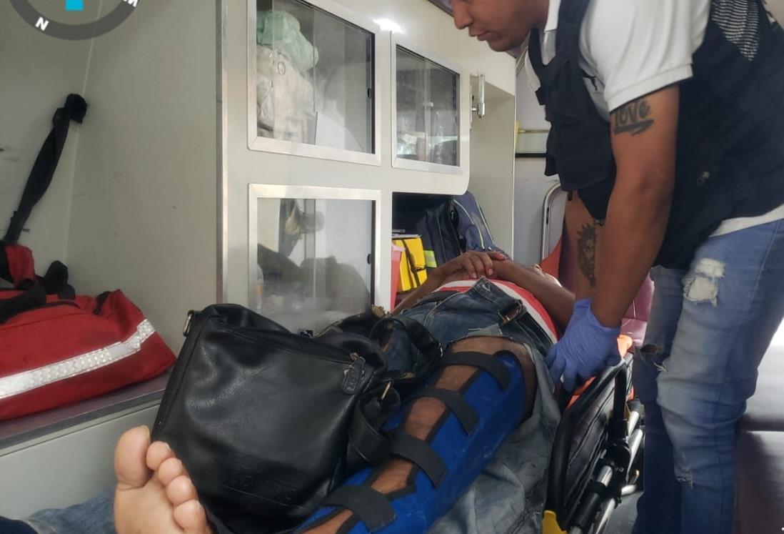 Motociclista en Cosamaloapan termina con múltiples fracturas tras accidente