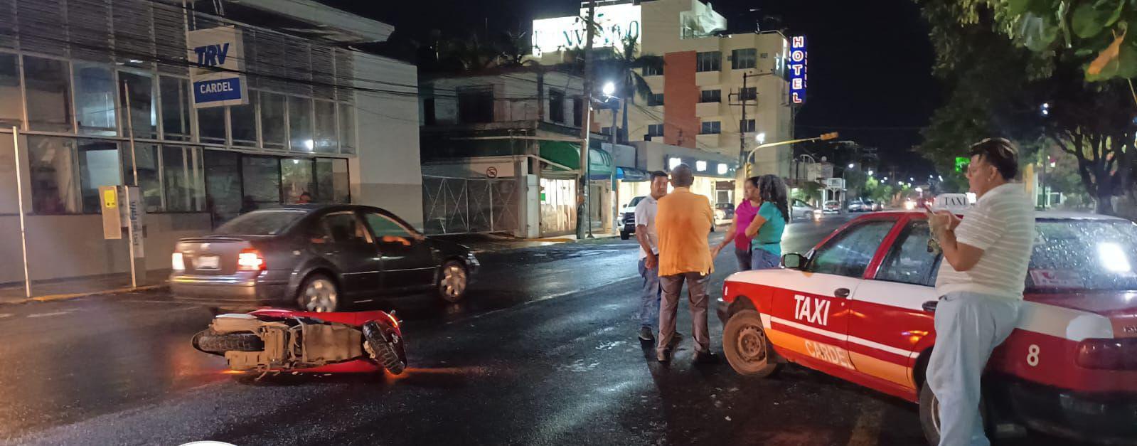 Motociclista en Veracruz termina lesionado tras chocar con un taxi