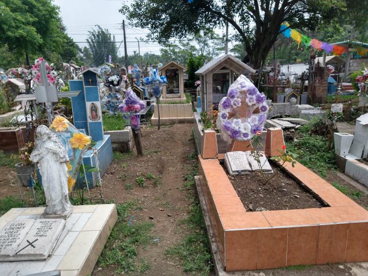 Alistan cementerios de Ixtaczoquitlán para el Día de las Madres
