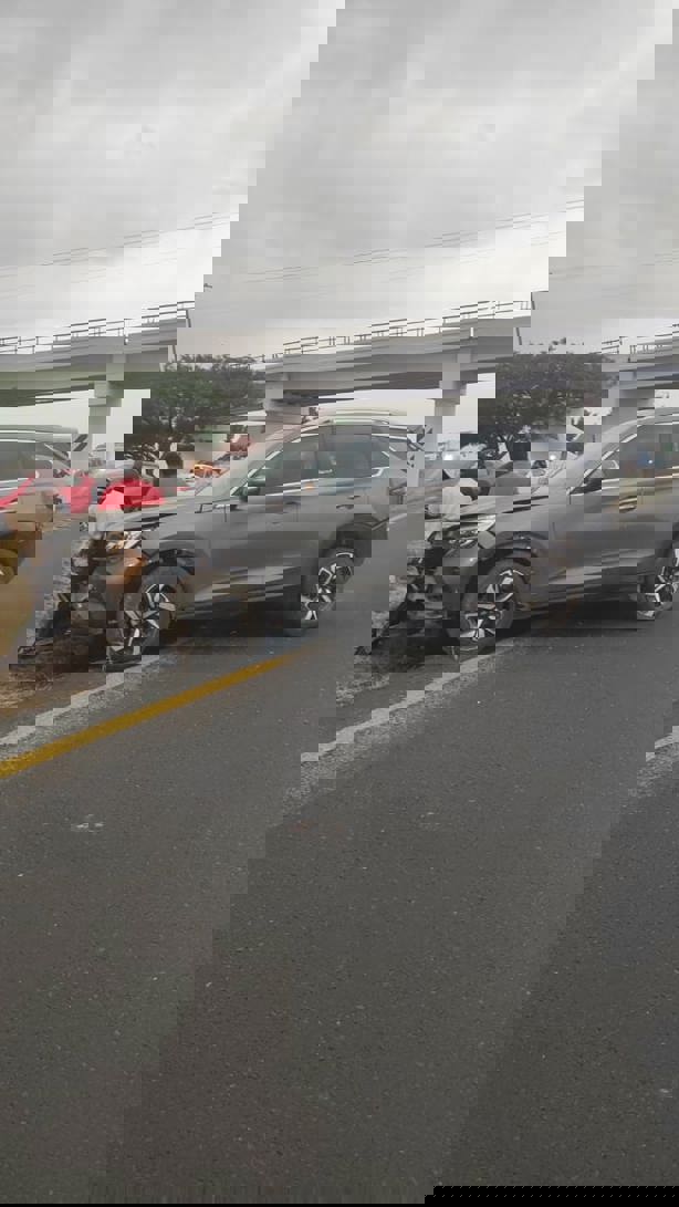Aparatoso accidente entre tres vehículos en la autopista Cosamaloapan - Ciudad Isla