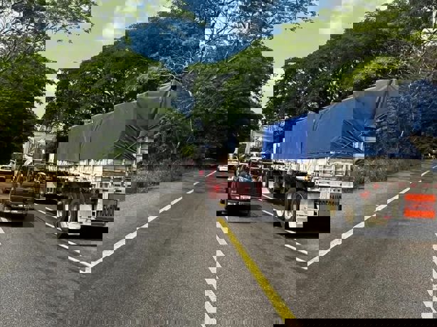 Más de 800 mixes mantienen bloqueo en la Transístmica, exigen realización de obras