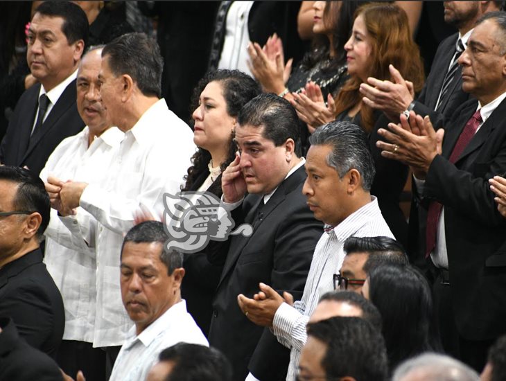 Excolaboradores lloran en el último adiós a Fidel Herrera en el Congreso
